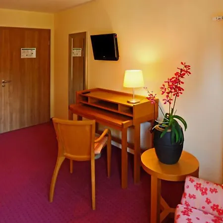 Nashira Kurpark Hotel-3